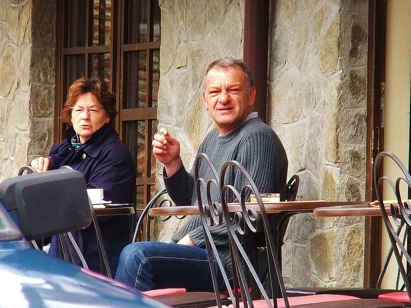 Man and woman drinking coffee