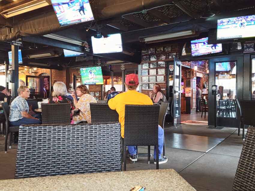 Mort's Martini and Cigar Bar Wichita